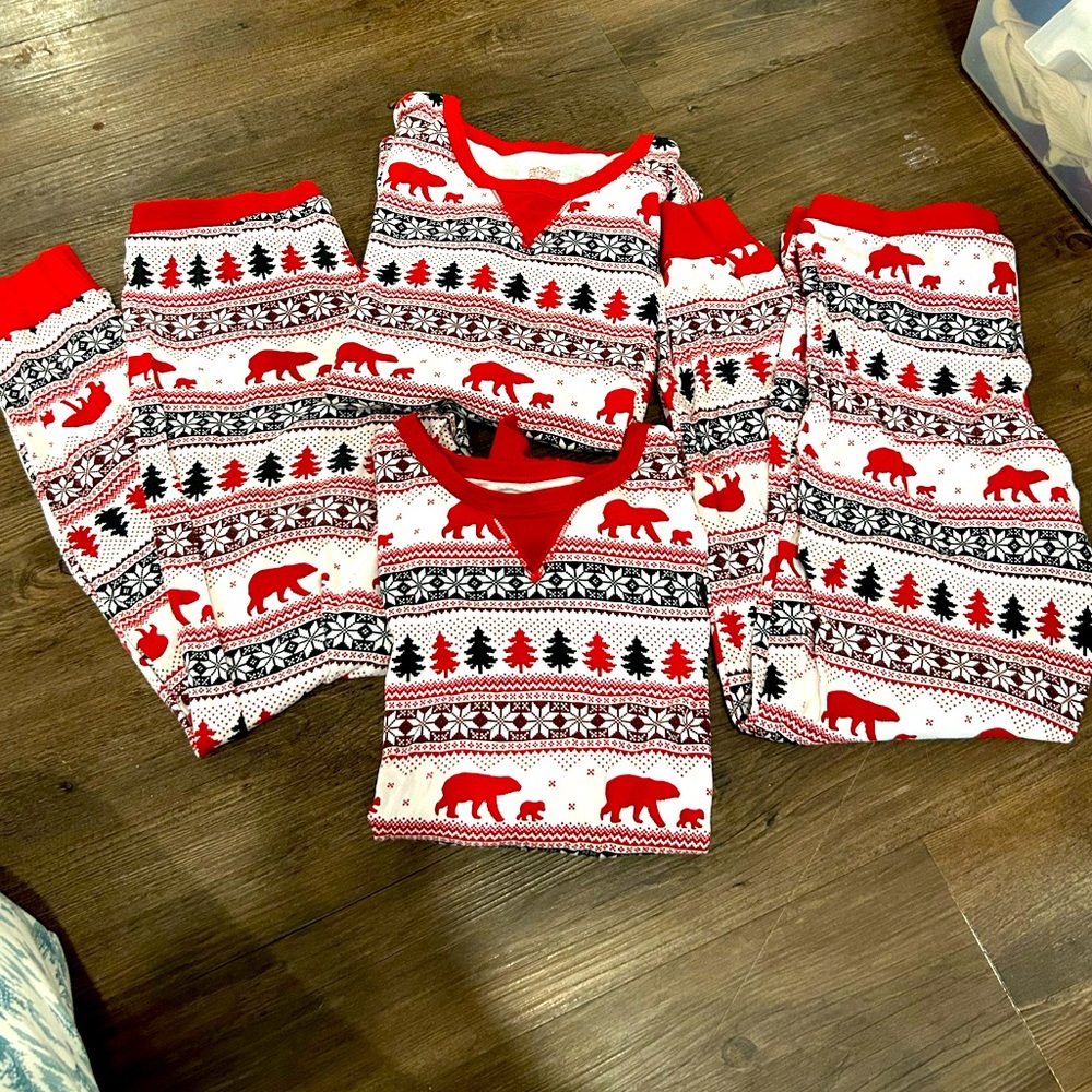 🎄Matching Sm&Md Christmas PJ set🎄